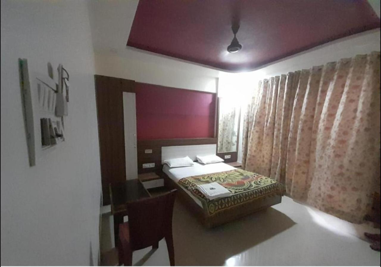 Hotel Sai Ganesh Lodging & Boarding By Wb Inn Titwala 외부 사진