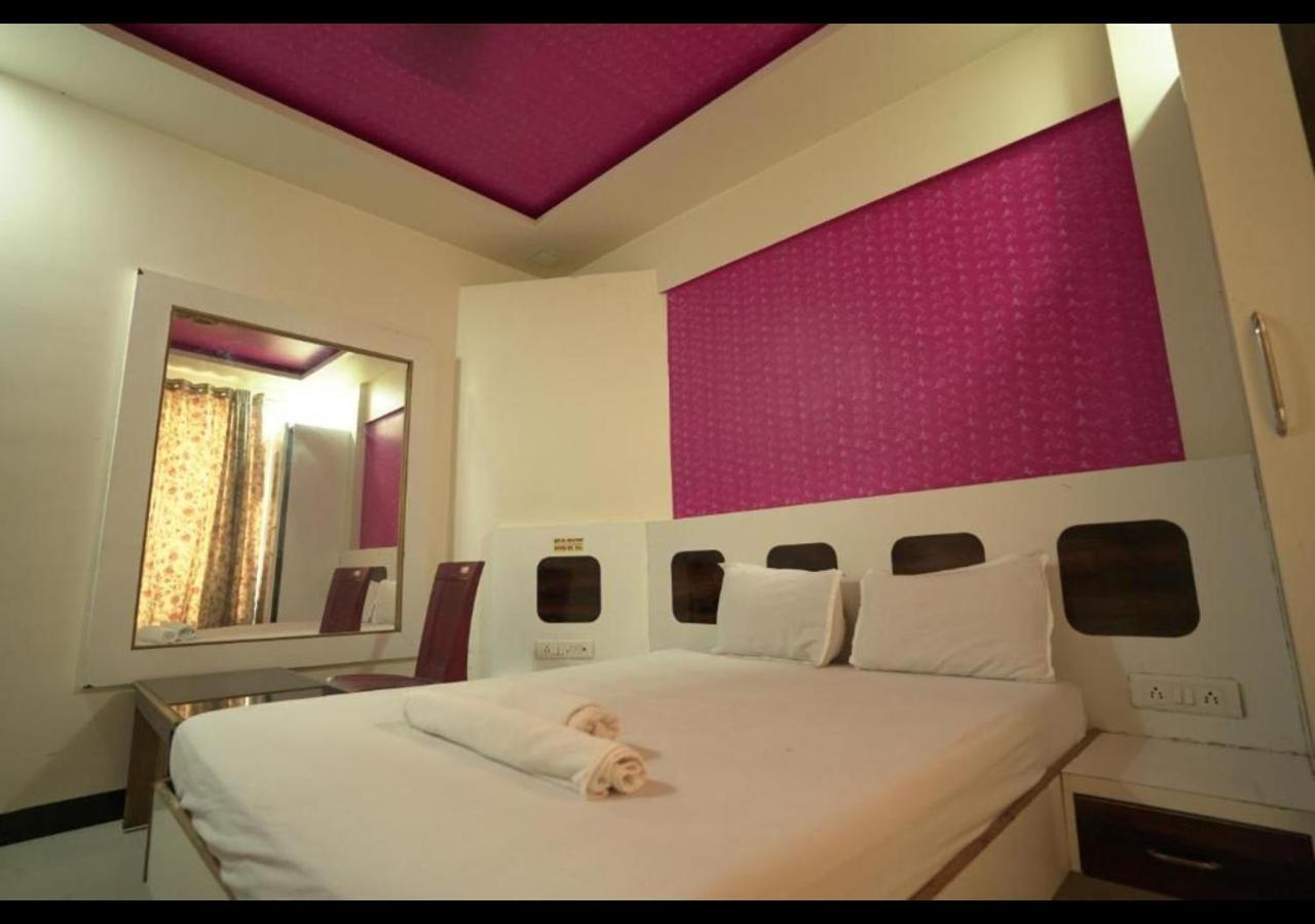Hotel Sai Ganesh Lodging & Boarding By Wb Inn Titwala 외부 사진