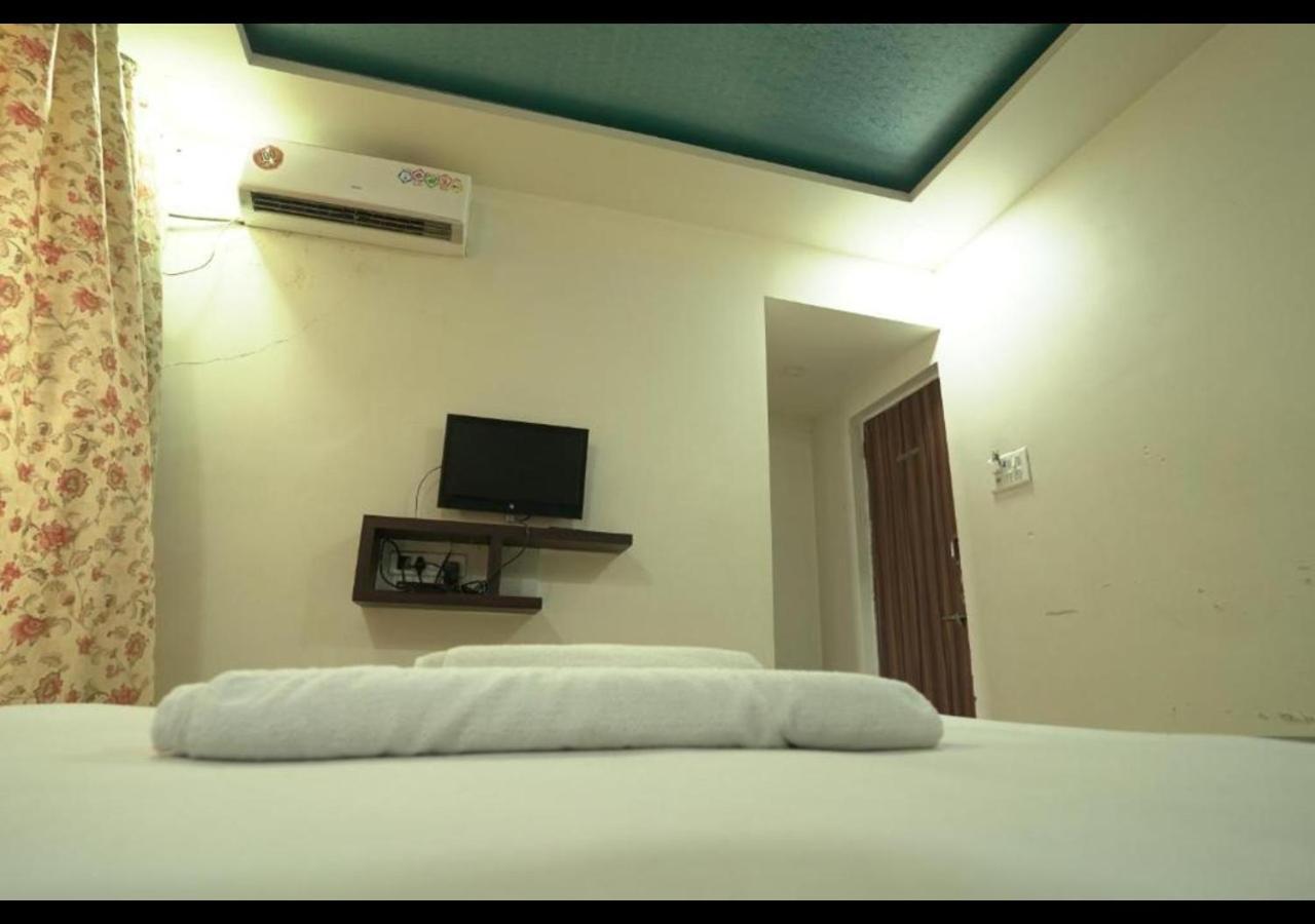 Hotel Sai Ganesh Lodging & Boarding By Wb Inn Titwala 외부 사진
